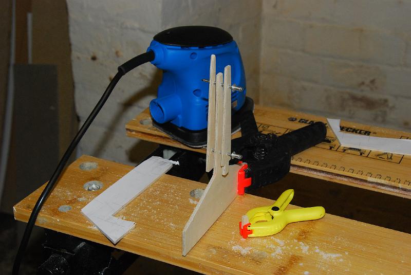 DSC_0025.JPG - Frame 0 showing location device (the little bit in the yellow clamp broke off from the central frame