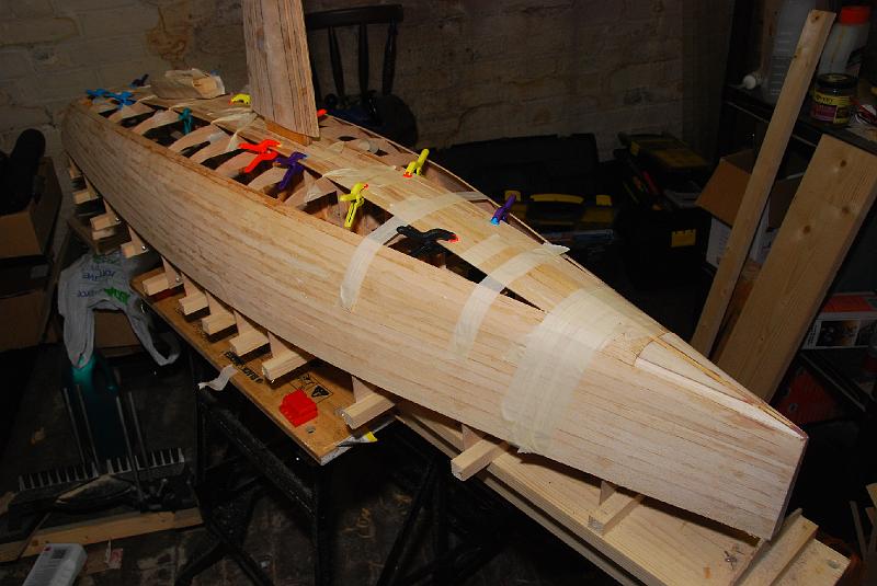 DSC_0082.JPG - Solid forefoot, parallel centre line planking and the fin place