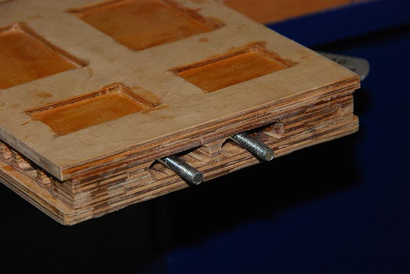 DSC_0009.JPG - the steel rods coming through the top of the keel box